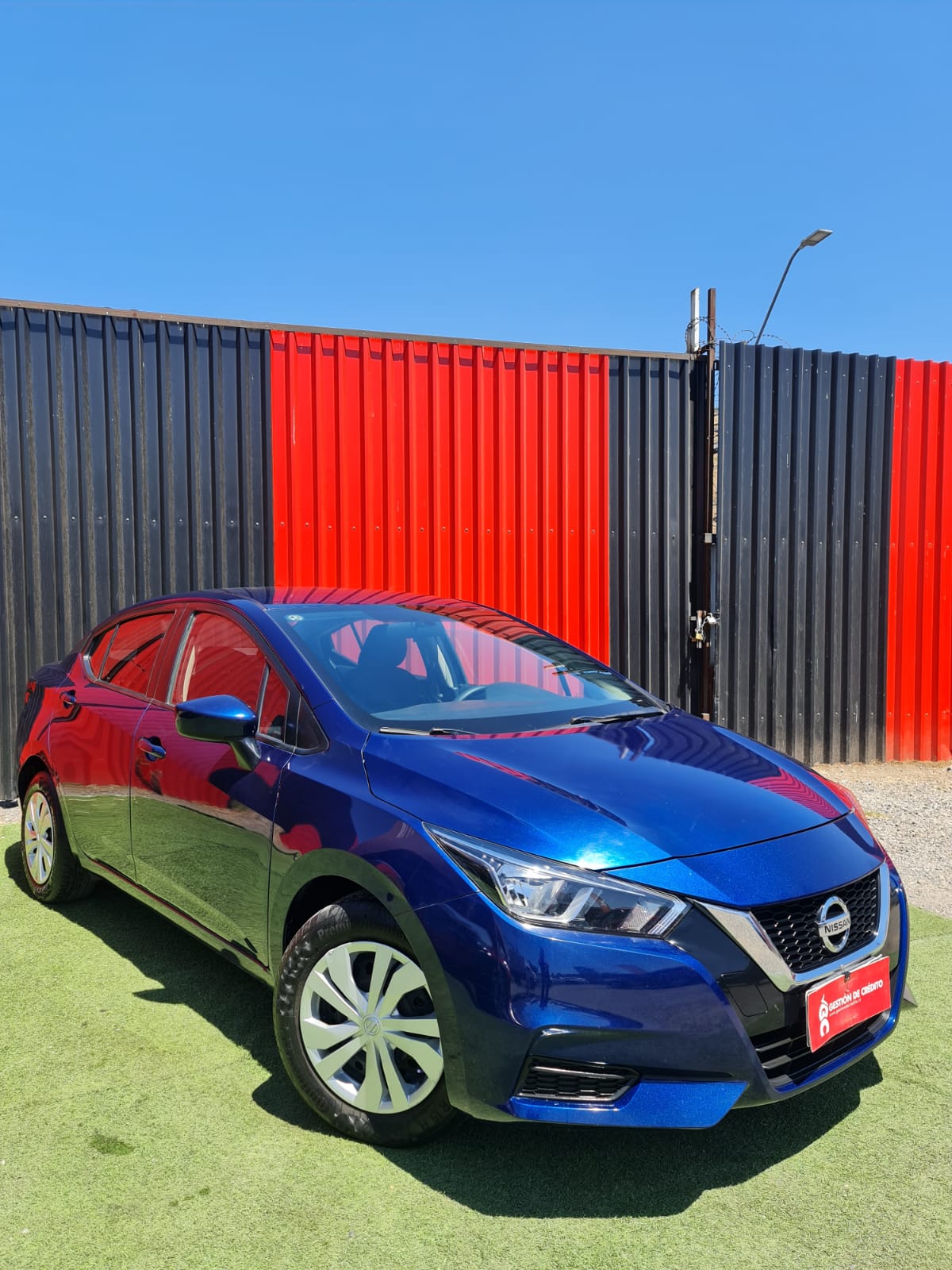 Nissan Versa — foto 7 de 33