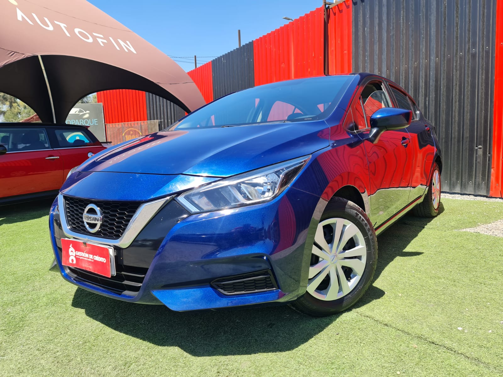 Nissan Versa — foto 17 de 33