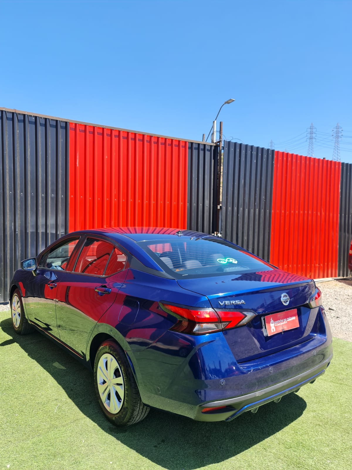 Nissan Versa — foto 18 de 33