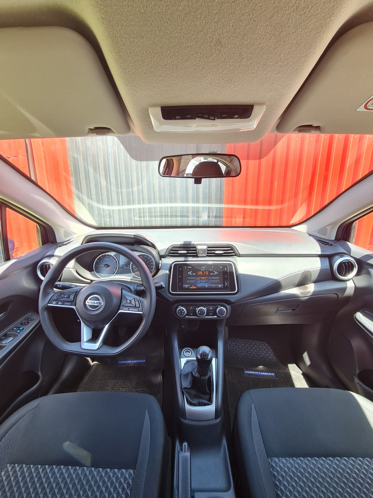 Nissan Versa — foto 20 de 33