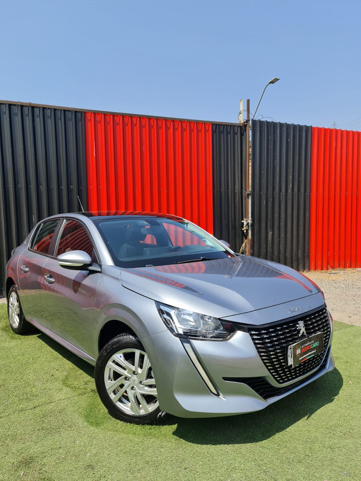 Peugeot 208 — foto 5 de 27