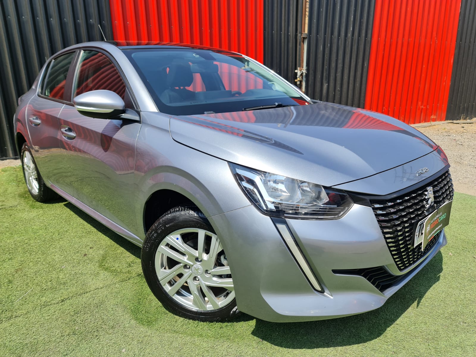 Peugeot 208 — foto 4 de 27