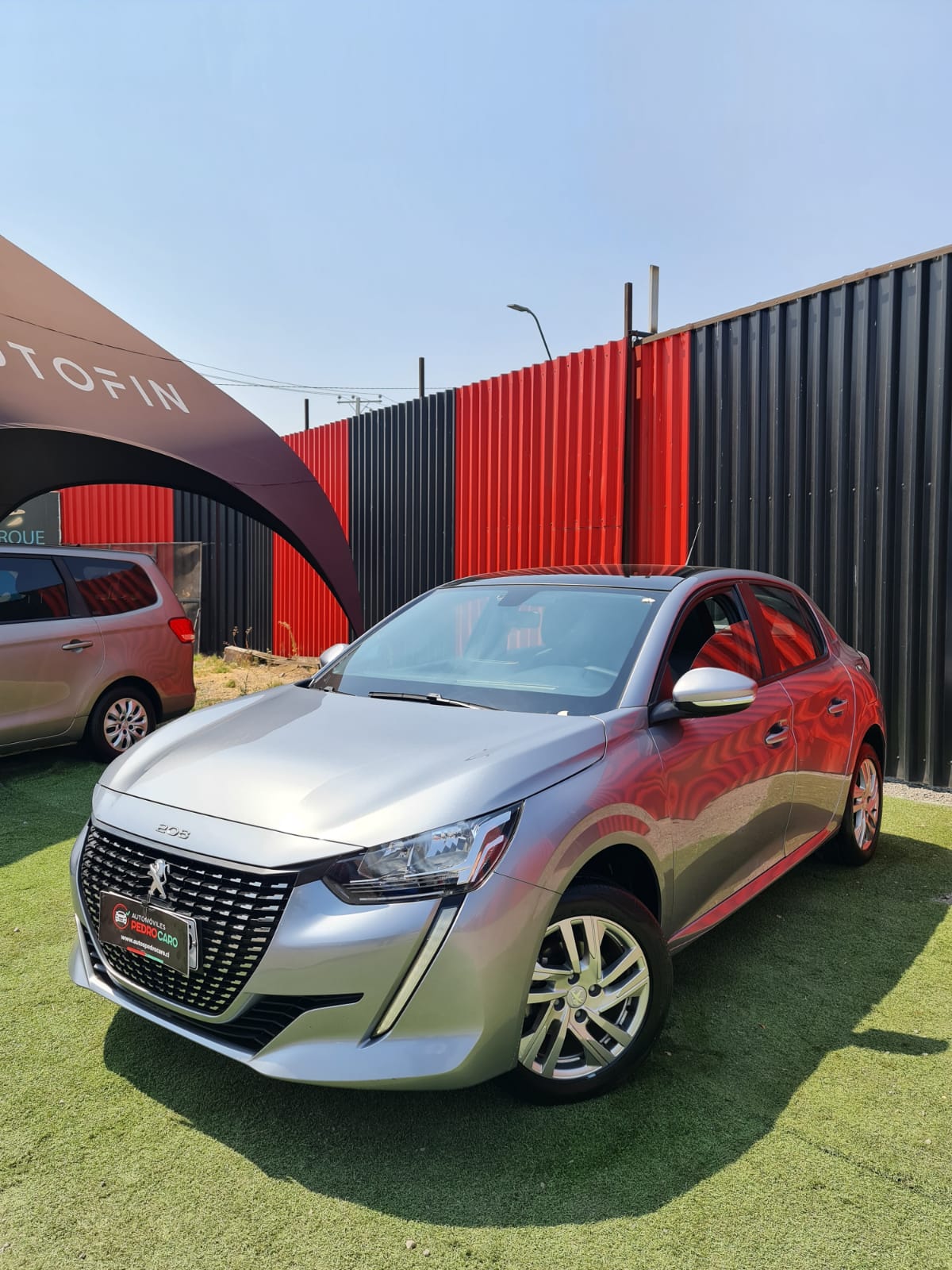 Peugeot 208 — foto 12 de 27