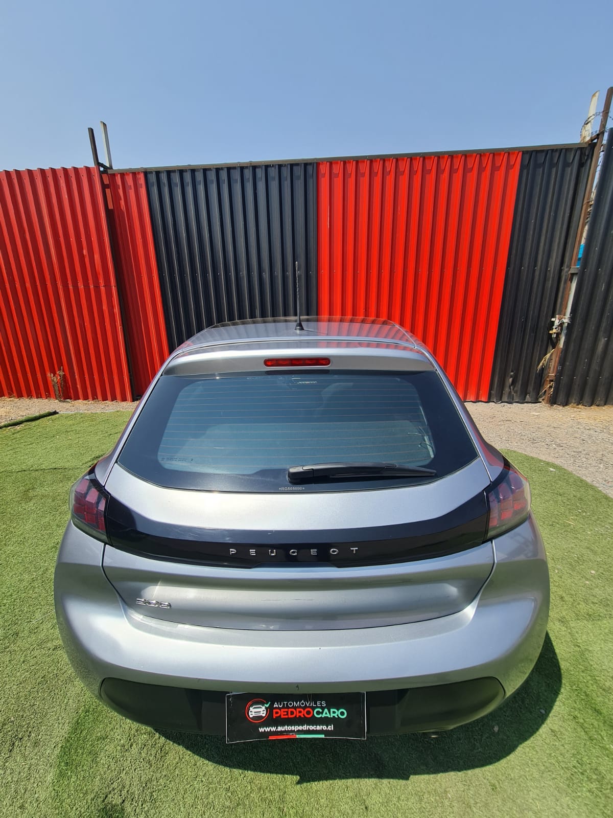 Peugeot 208 — foto 15 de 27