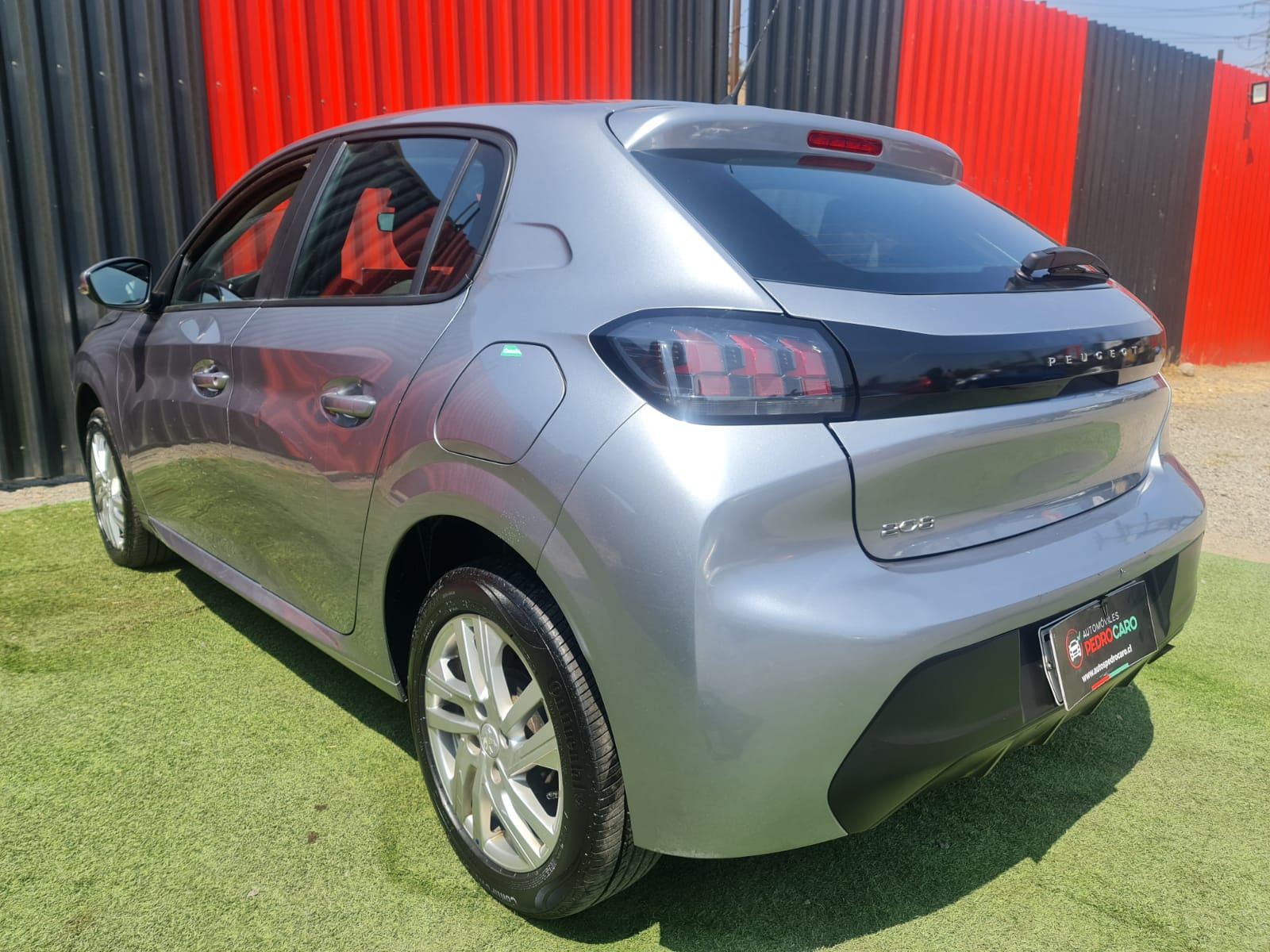 Peugeot 208 — foto 17 de 27