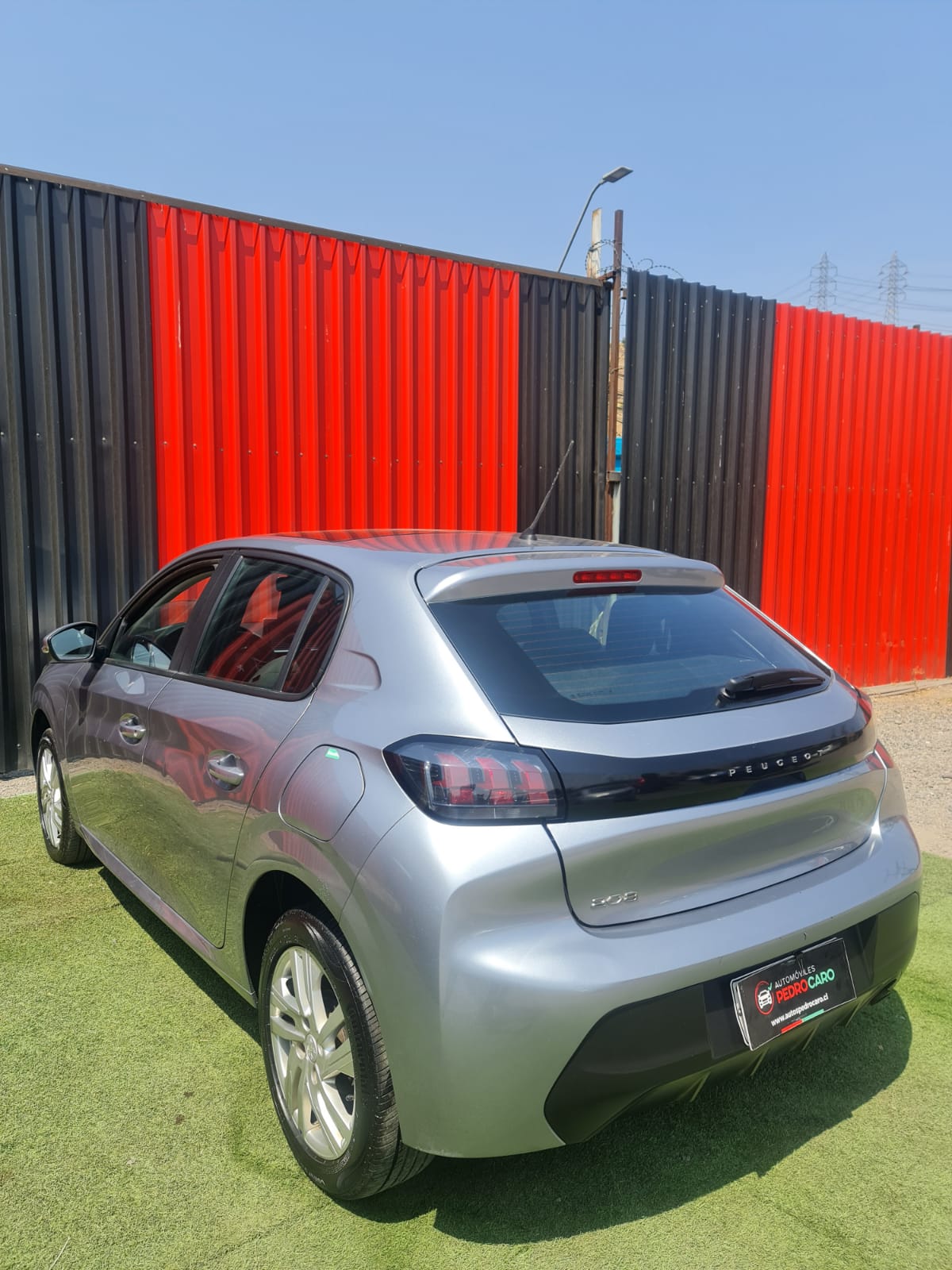 Peugeot 208 — foto 18 de 27