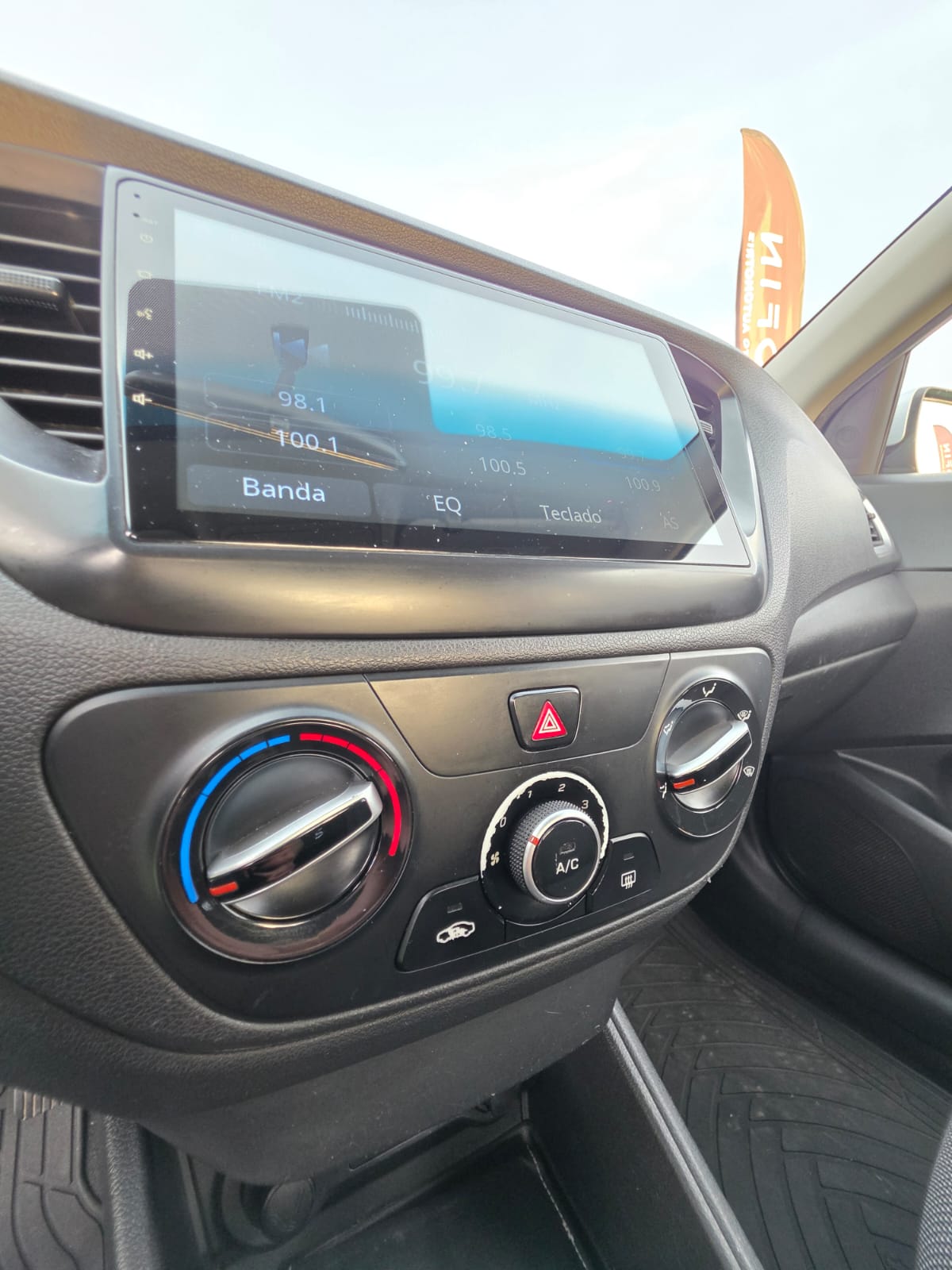 Hyundai Accent — foto 37 de 40