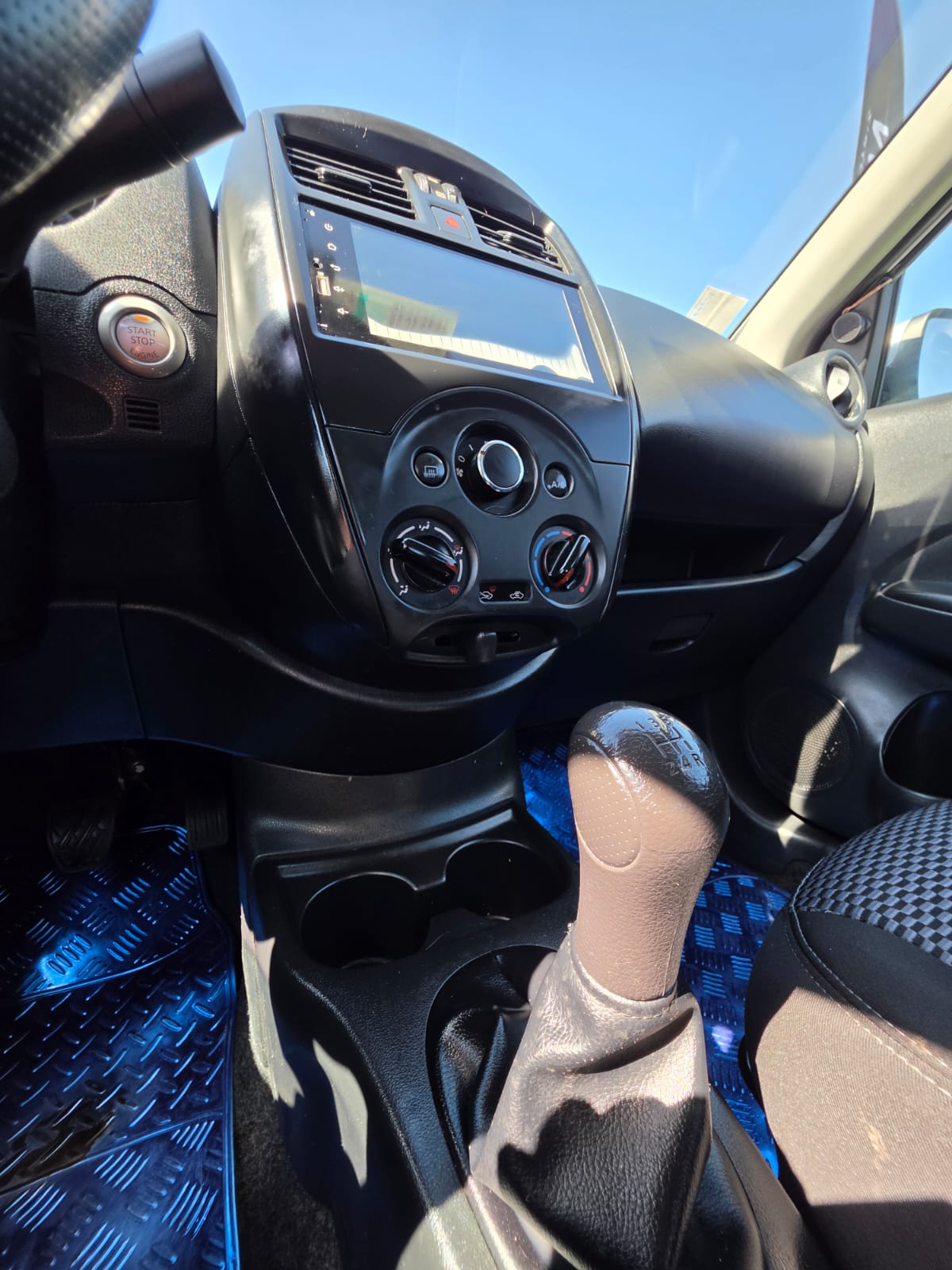 Nissan Versa — foto 6 de 40