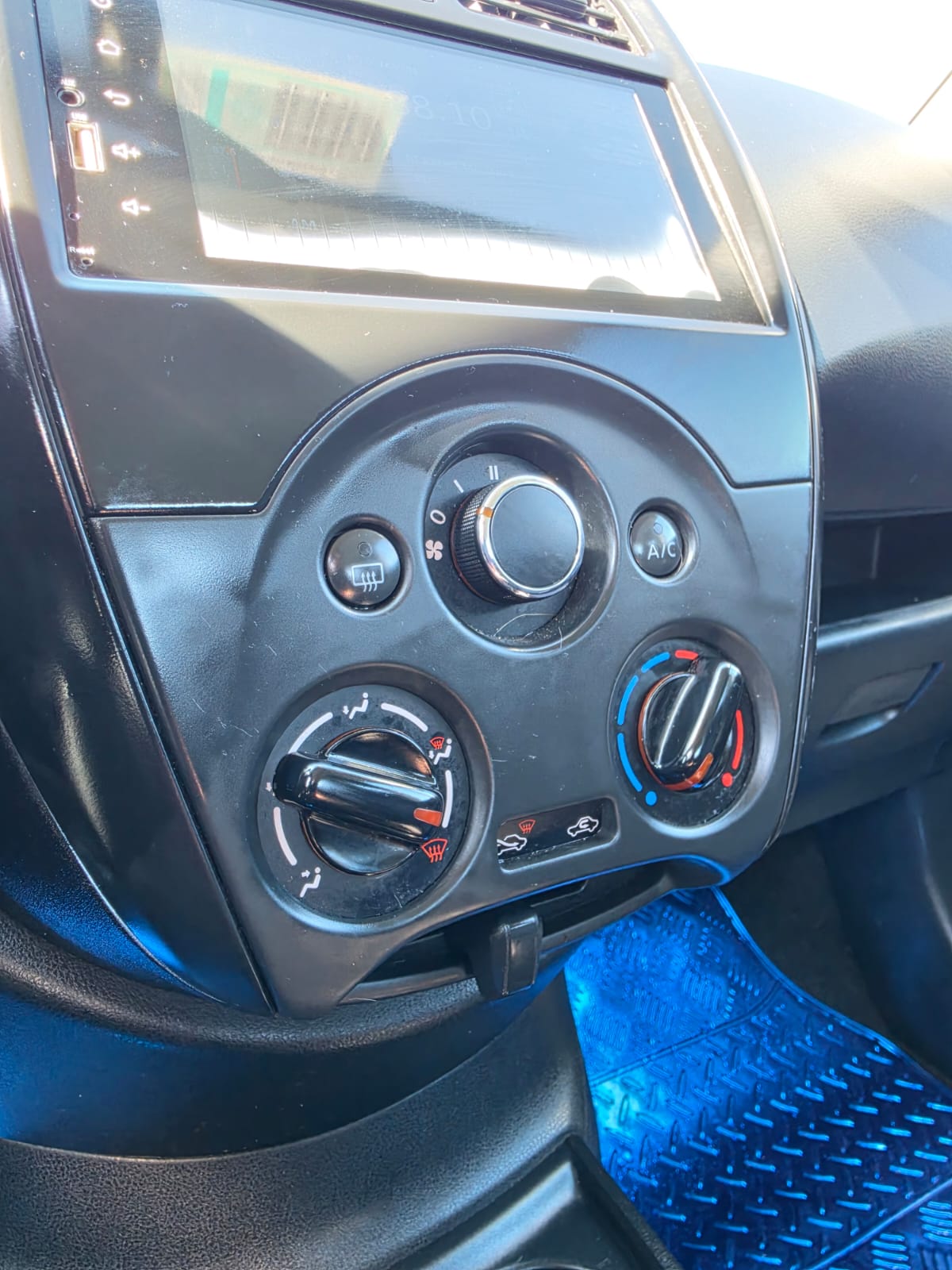 Nissan Versa — foto 11 de 40