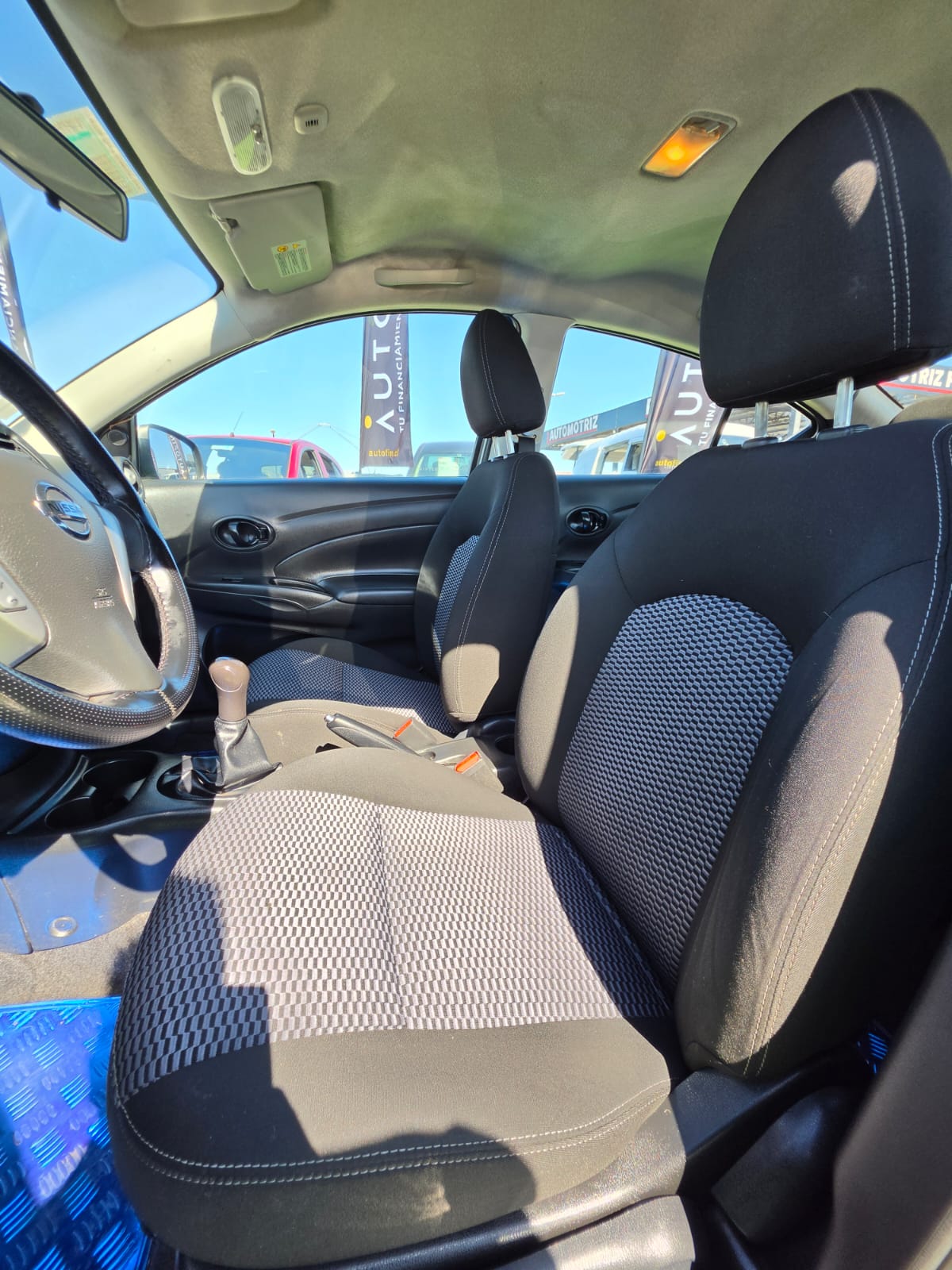 Nissan Versa — foto 9 de 40