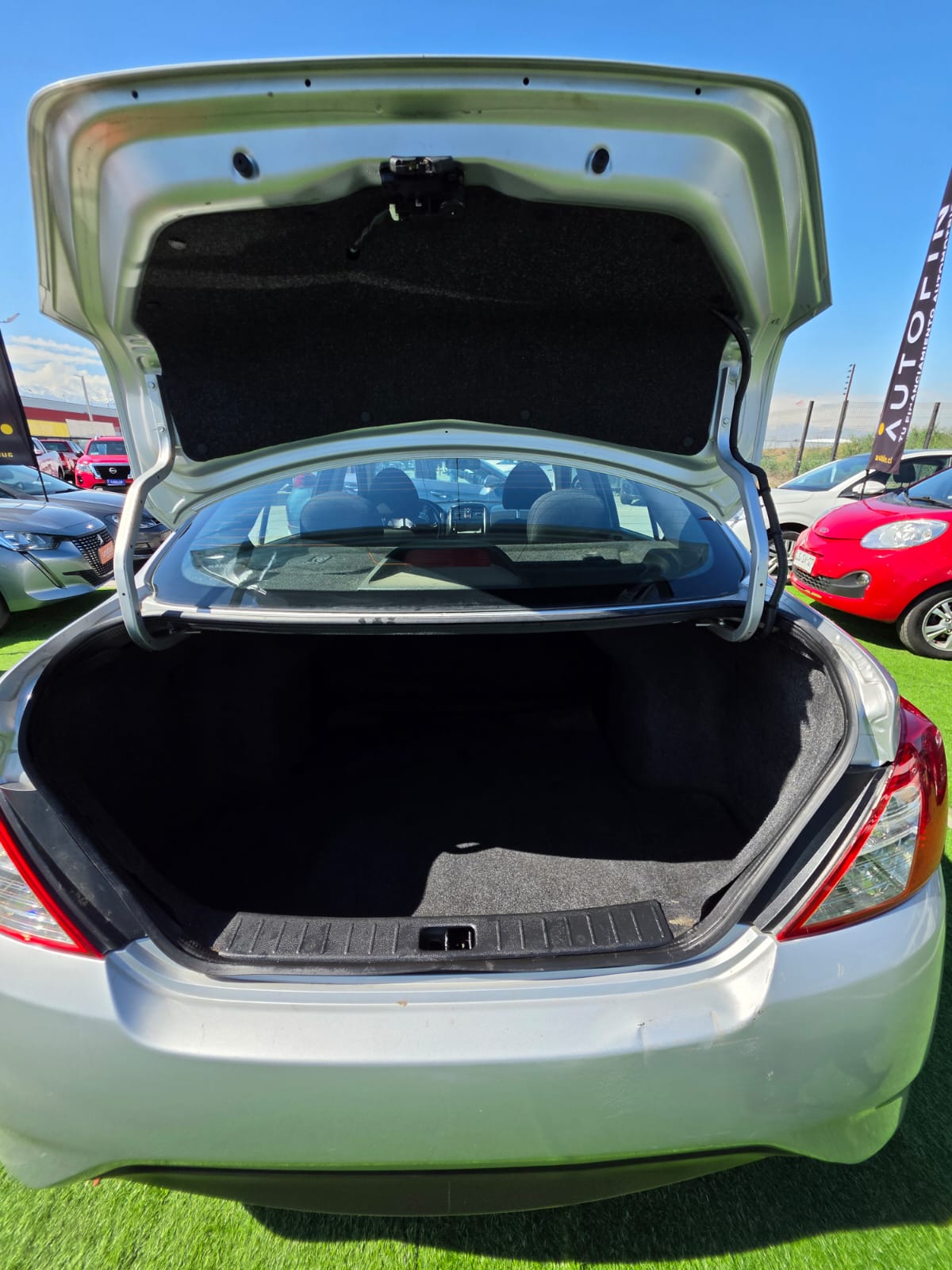 Nissan Versa — foto 14 de 40
