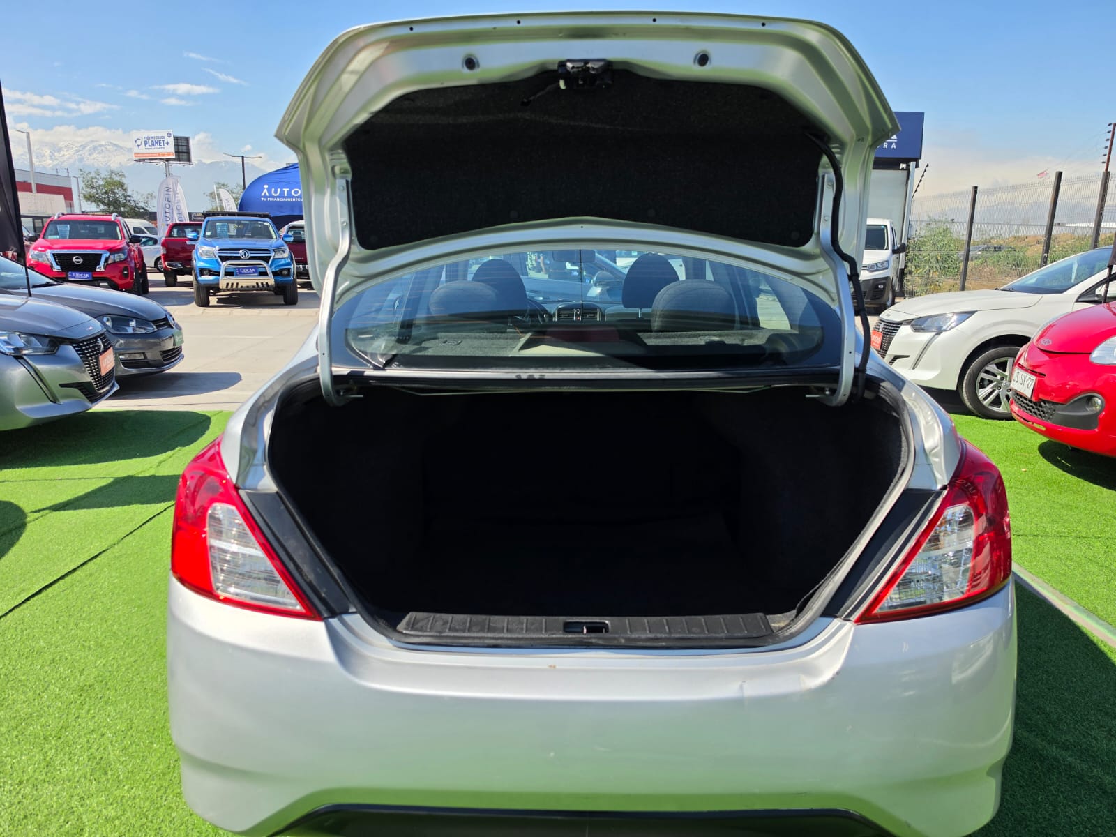 Nissan Versa — foto 15 de 40