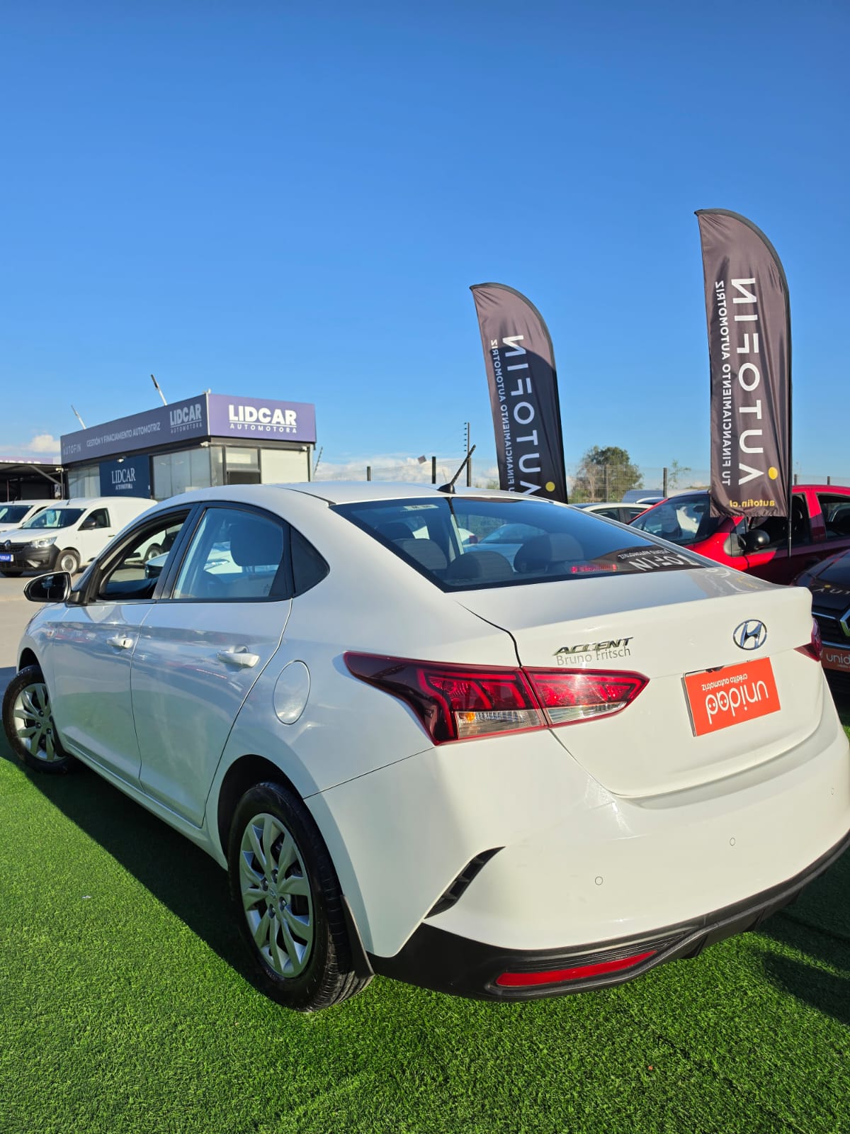 Hyundai Accent — foto 14 de 40