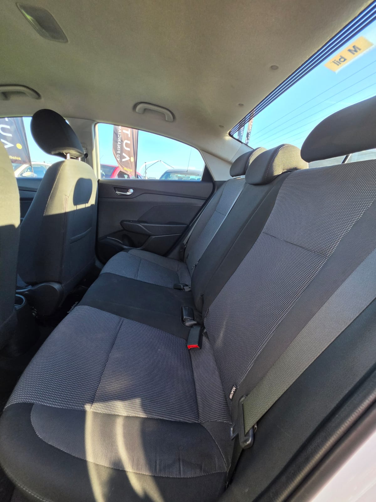 Hyundai Accent — foto 25 de 40