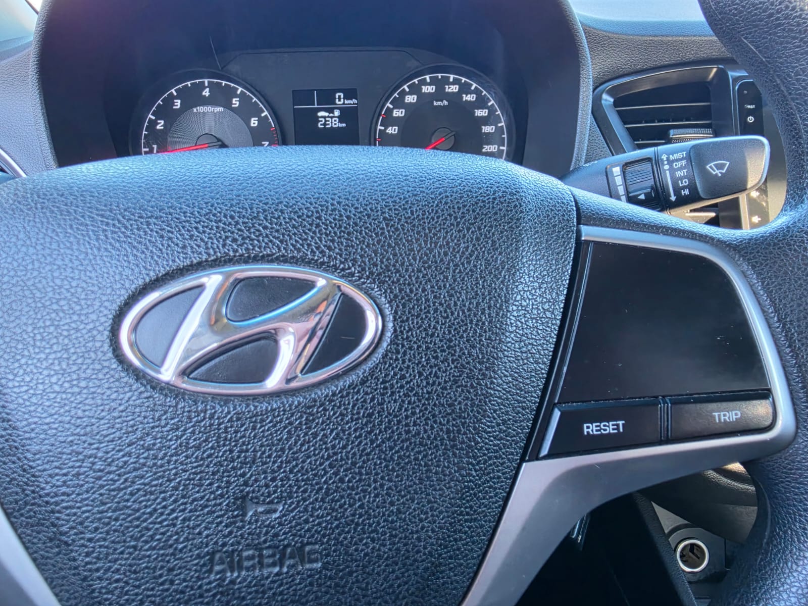 Hyundai Accent — foto 30 de 40