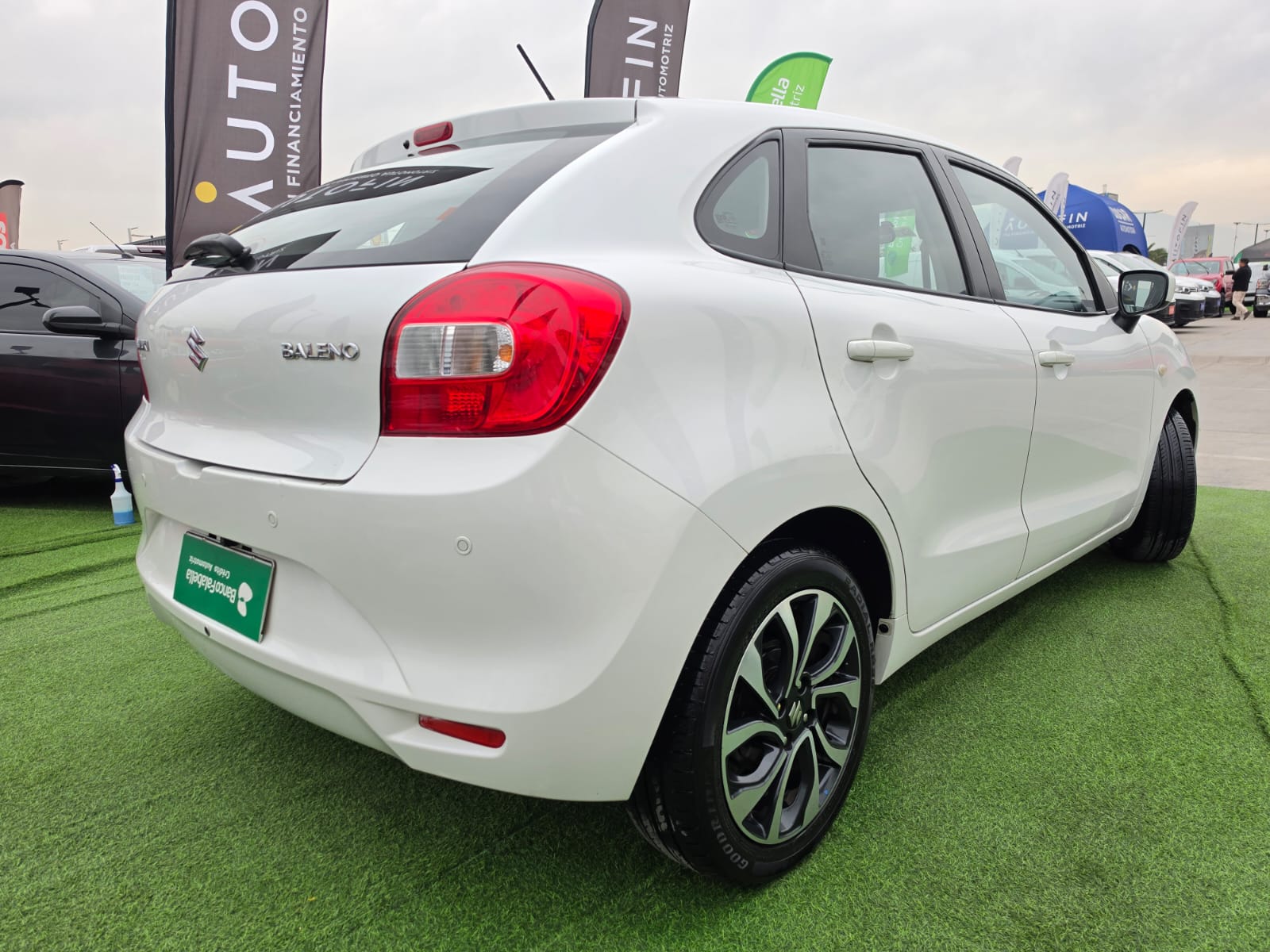 Suzuki Baleno — foto 14 de 39