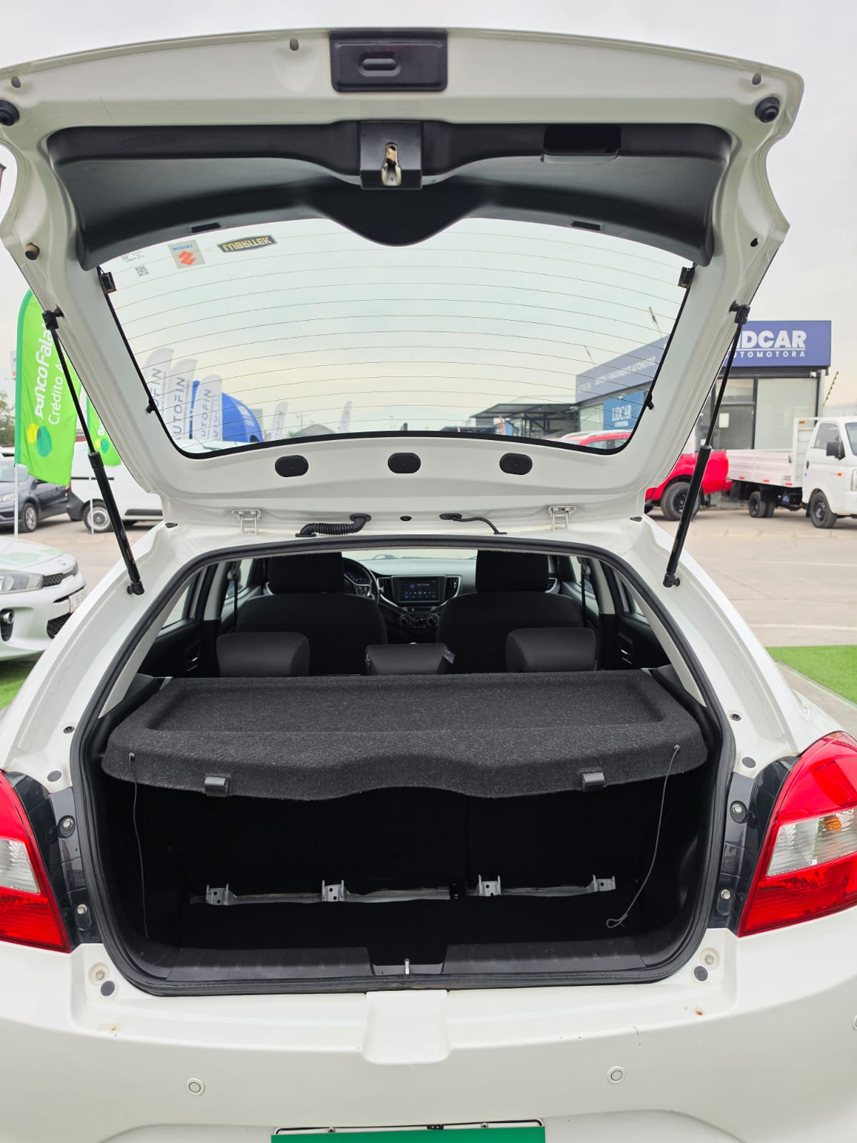Suzuki Baleno — foto 21 de 39