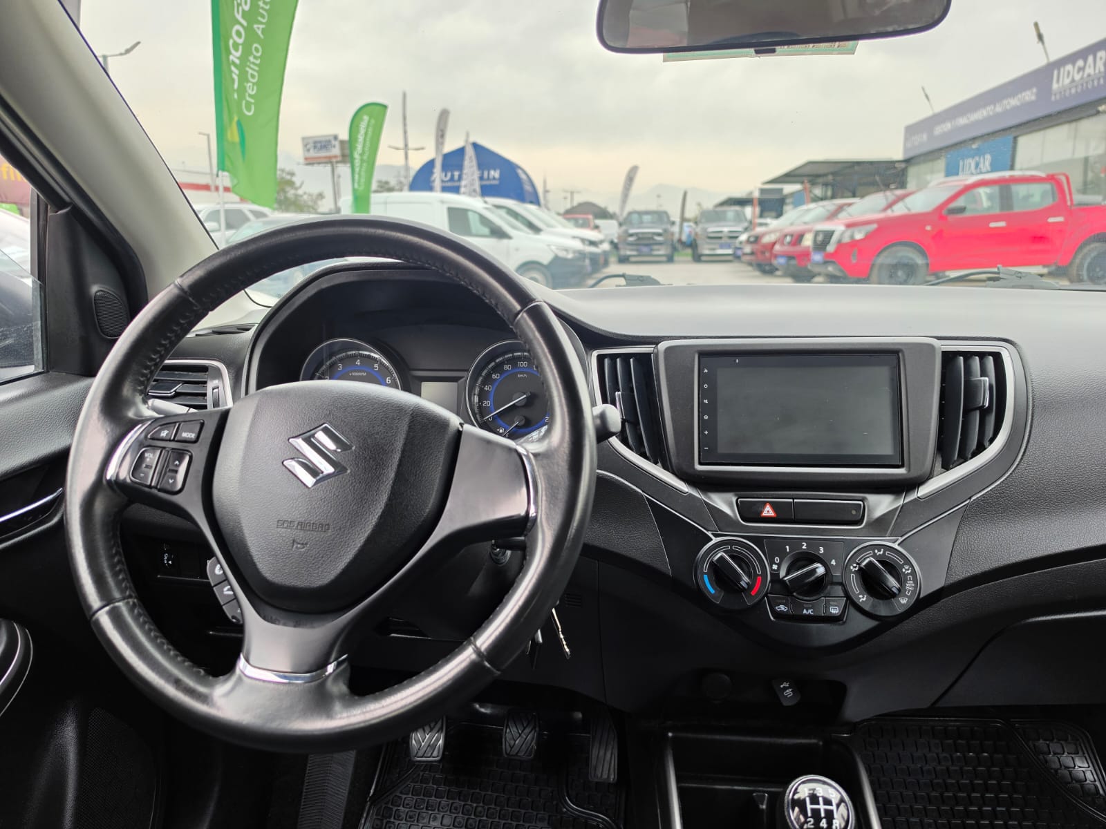 Suzuki Baleno — foto 35 de 39