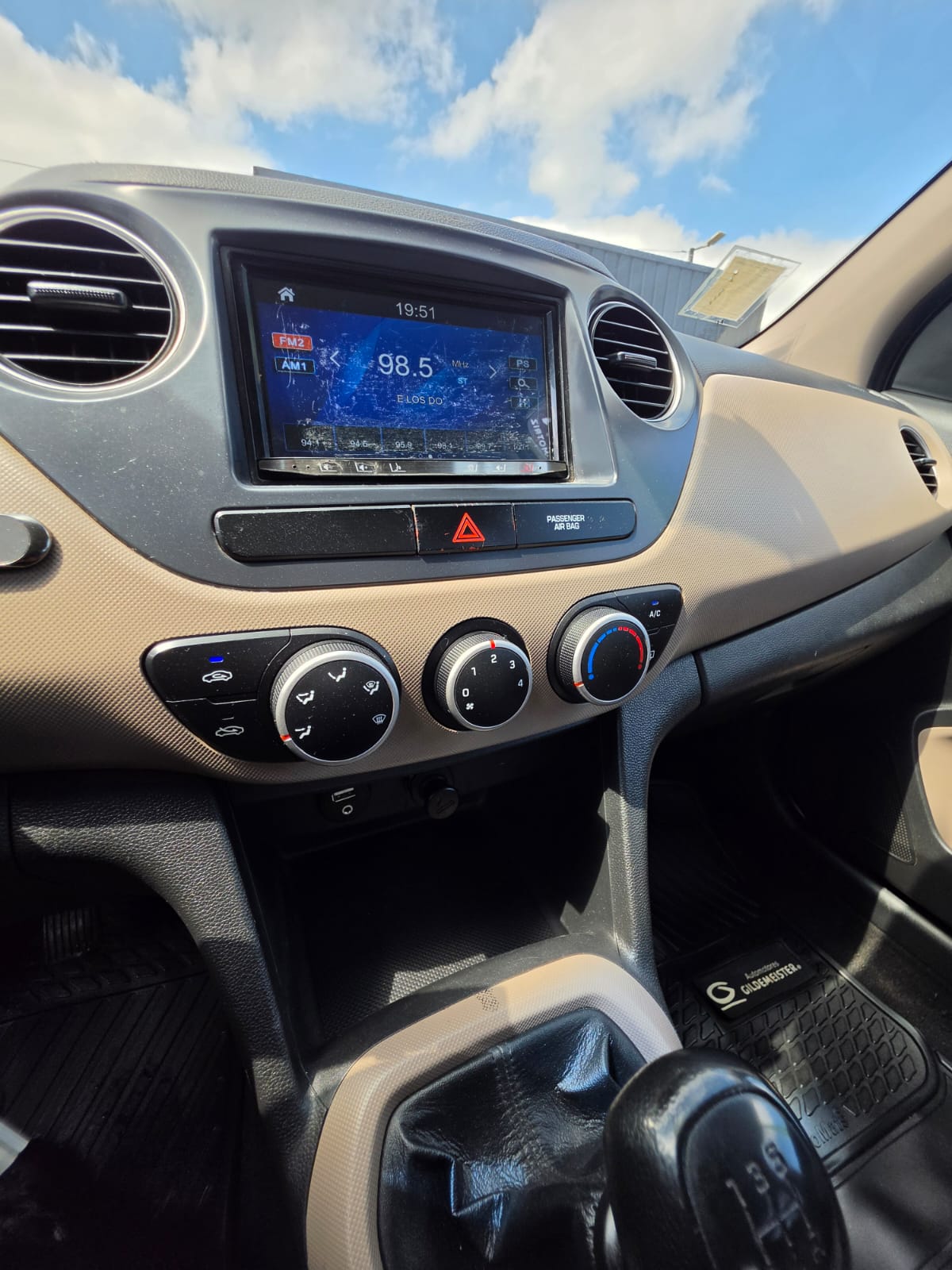 Hyundai Grand I10 — foto 2 de 40