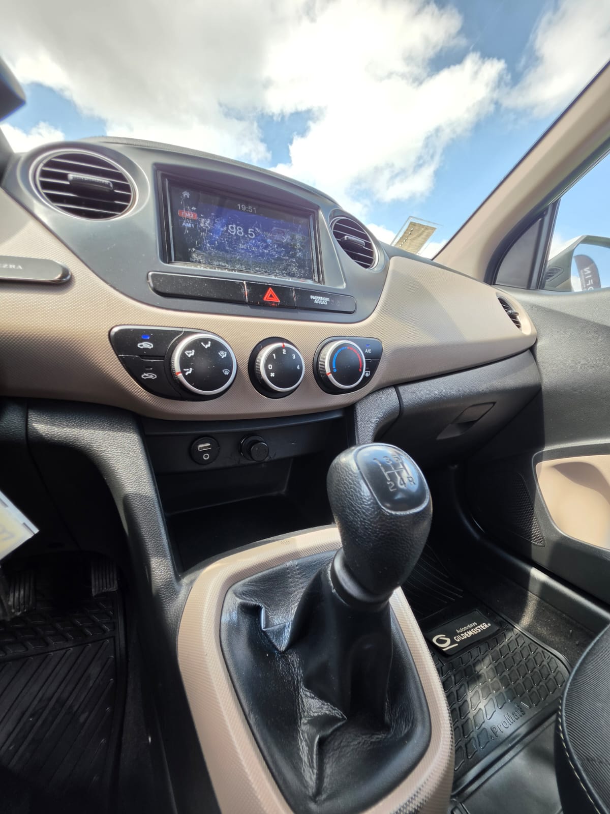 Hyundai Grand I10 — foto 6 de 40